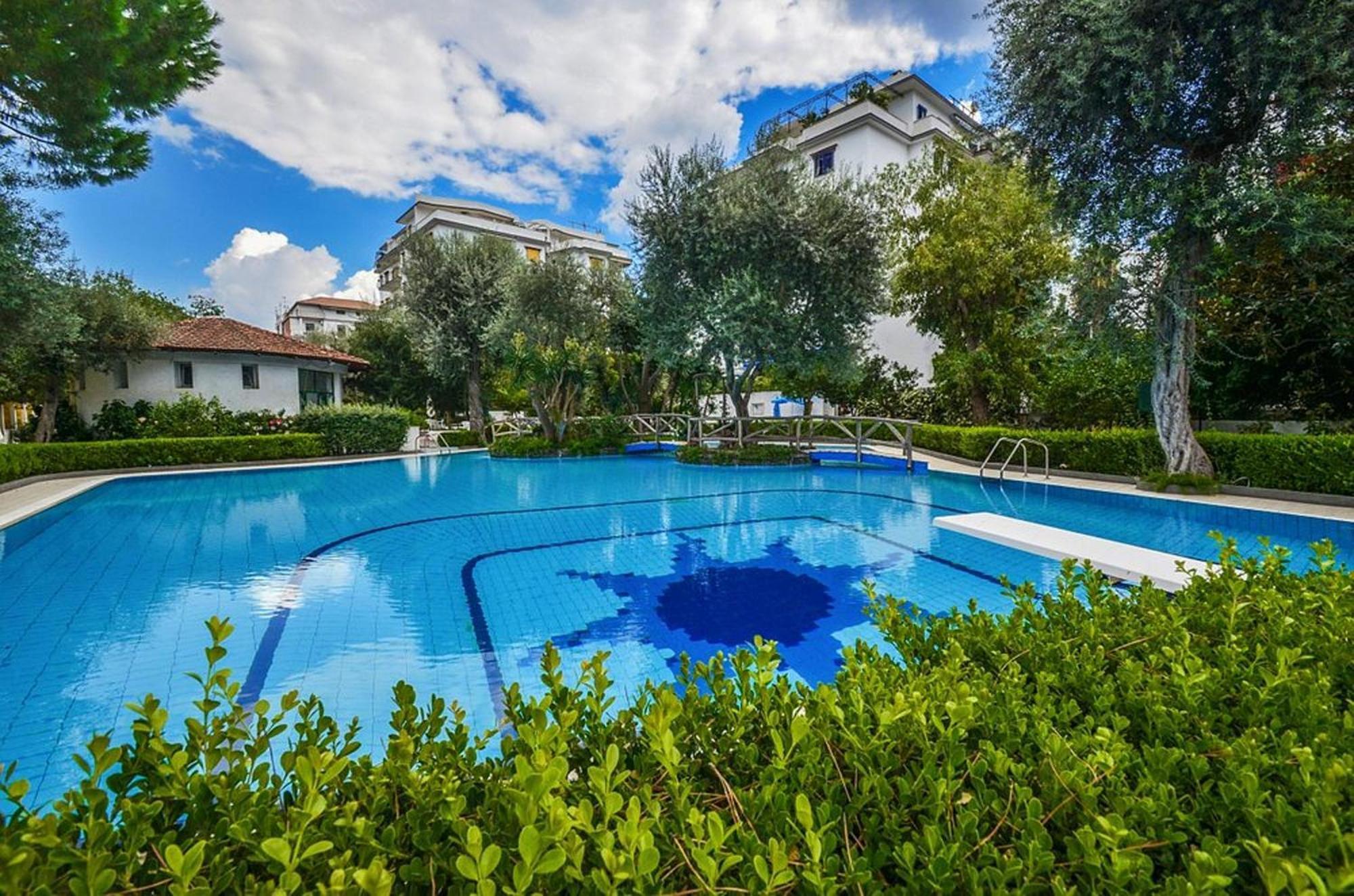 Casa Mar - Elegant Apartment With Pool And Panoramic Terrace In The Heart Of Sorrento Esterno foto
