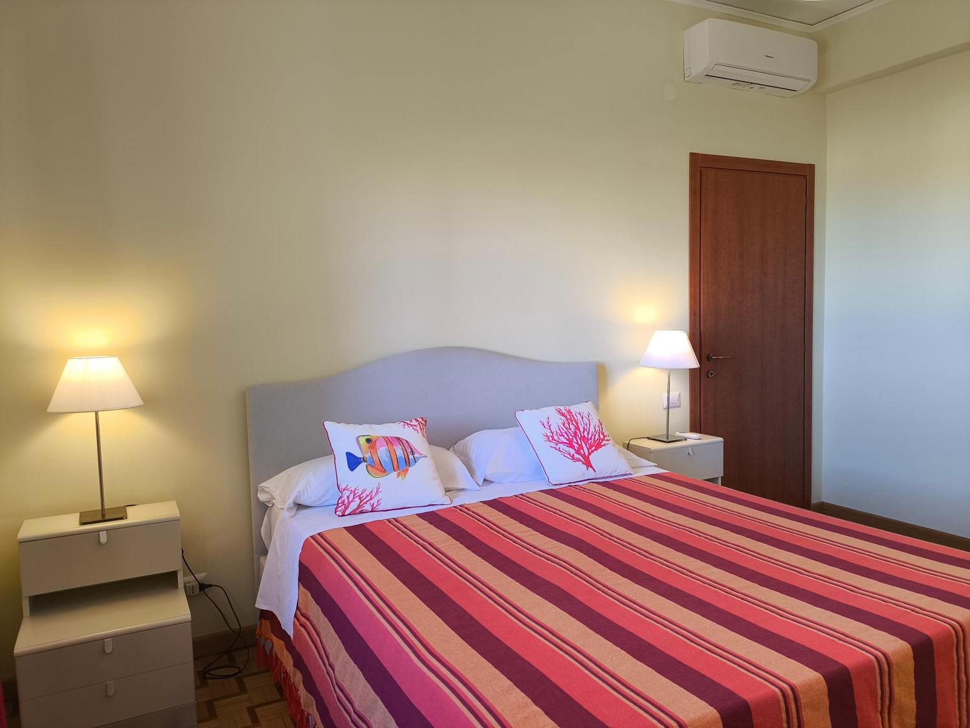 Casa Mar - Elegant Apartment With Pool And Panoramic Terrace In The Heart Of Sorrento Esterno foto
